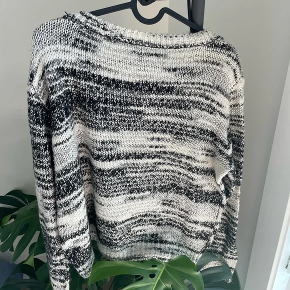 H&M Sweater - Picture 3 of 4